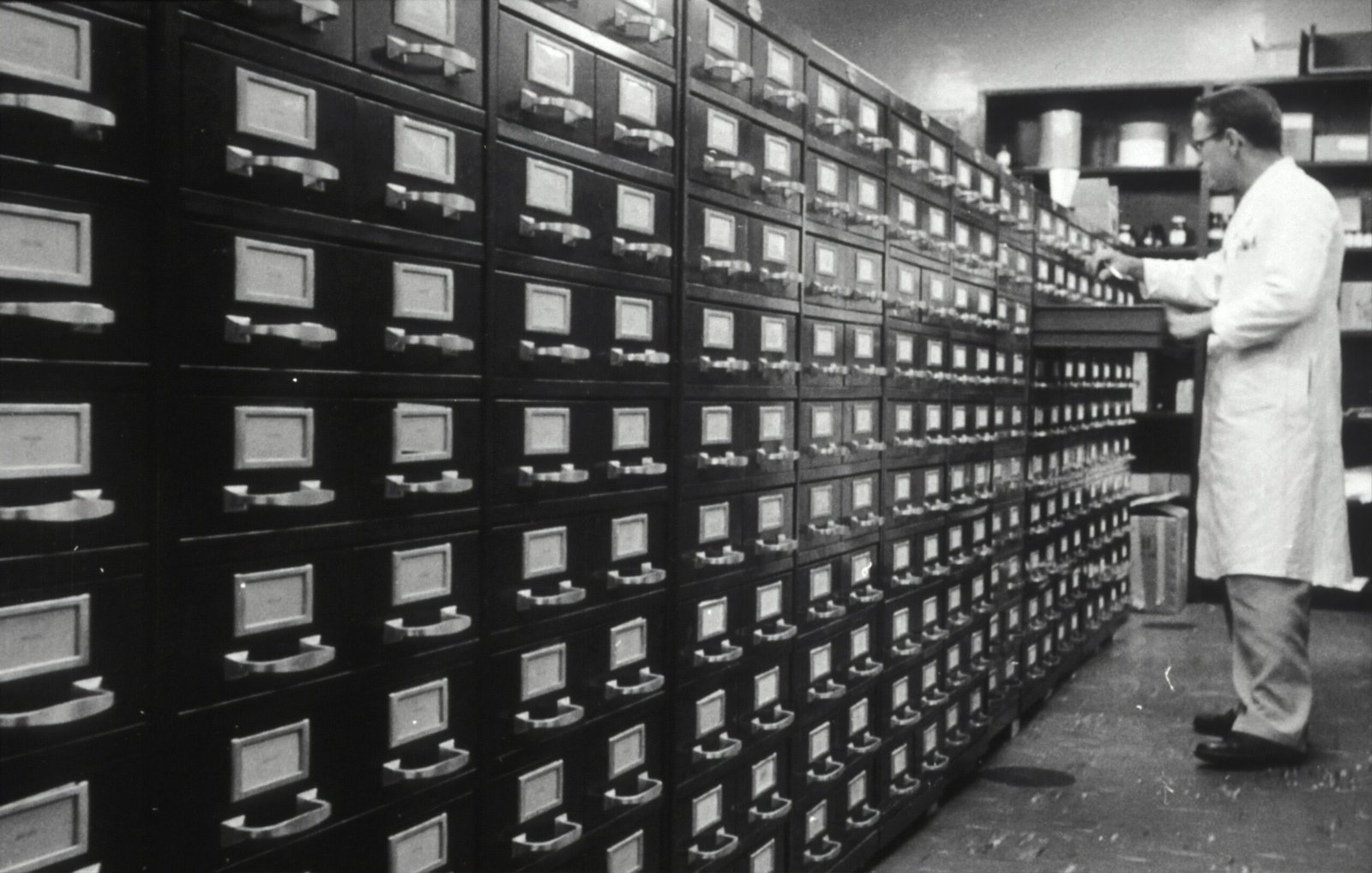 Infographic showing types of cold storage devices and stats