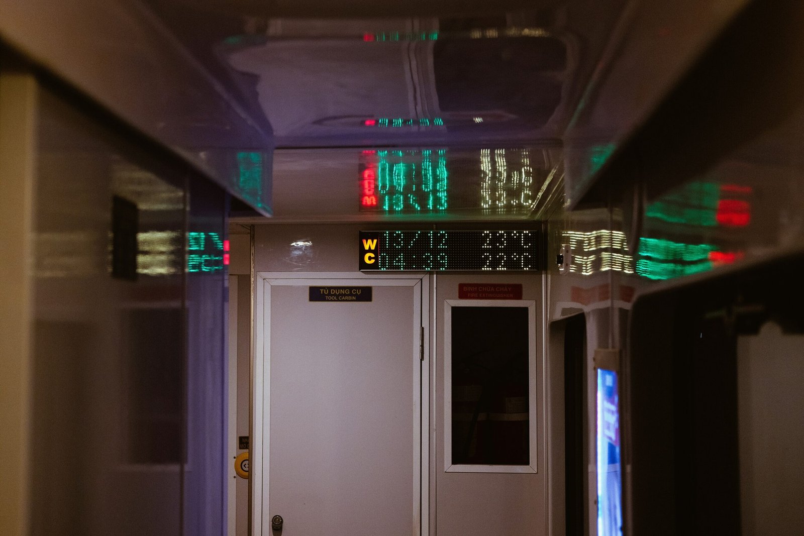 Illustration of an obsolete server surrounded by warning signs