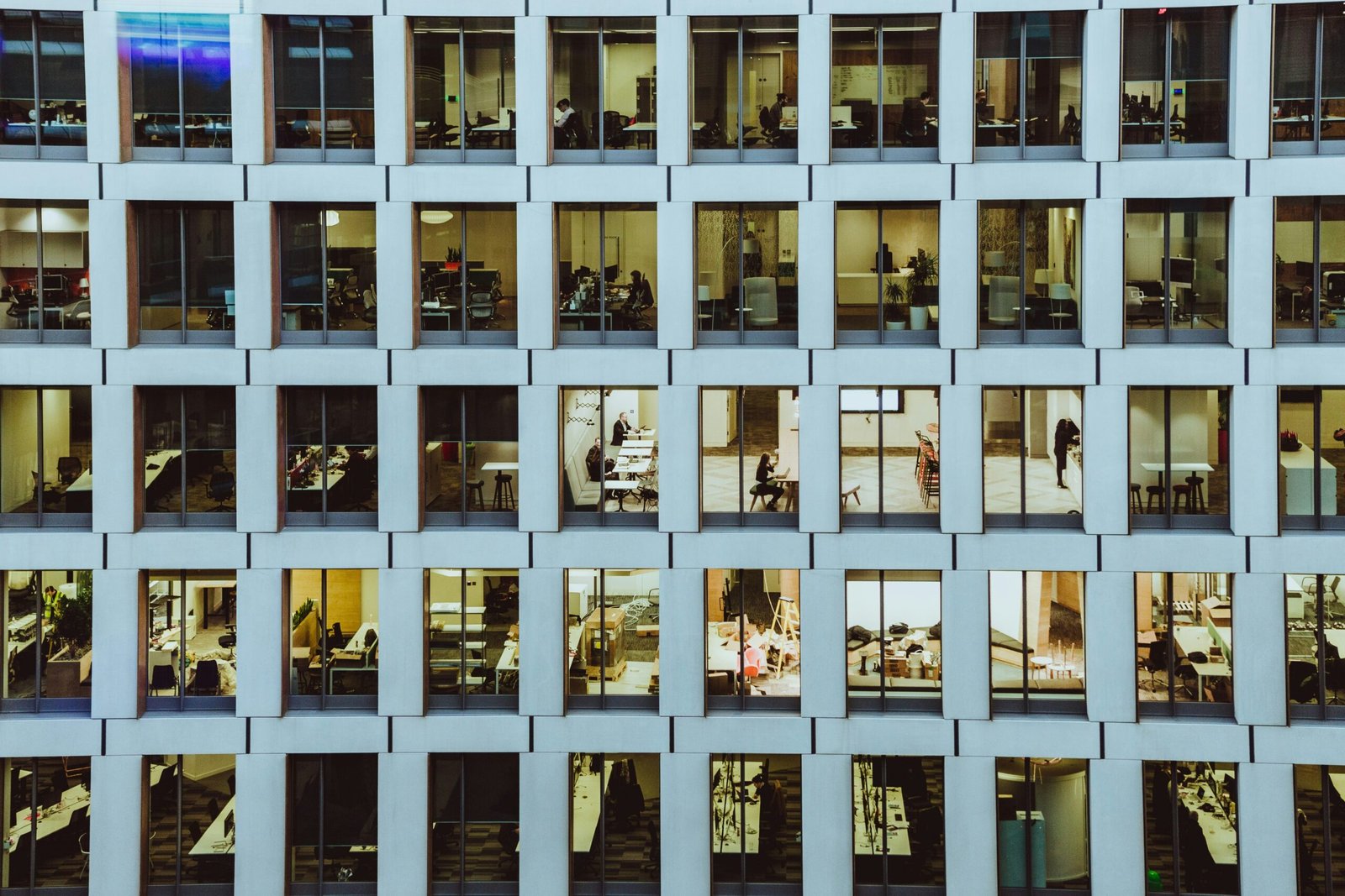 Image showing challenges faced by companies without retention policies