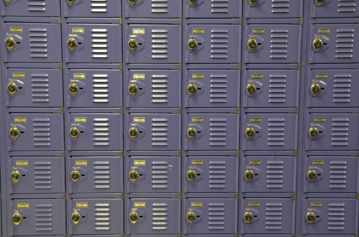 A comparison table illustrating effective practices versus common pitfalls in managing data archives.
