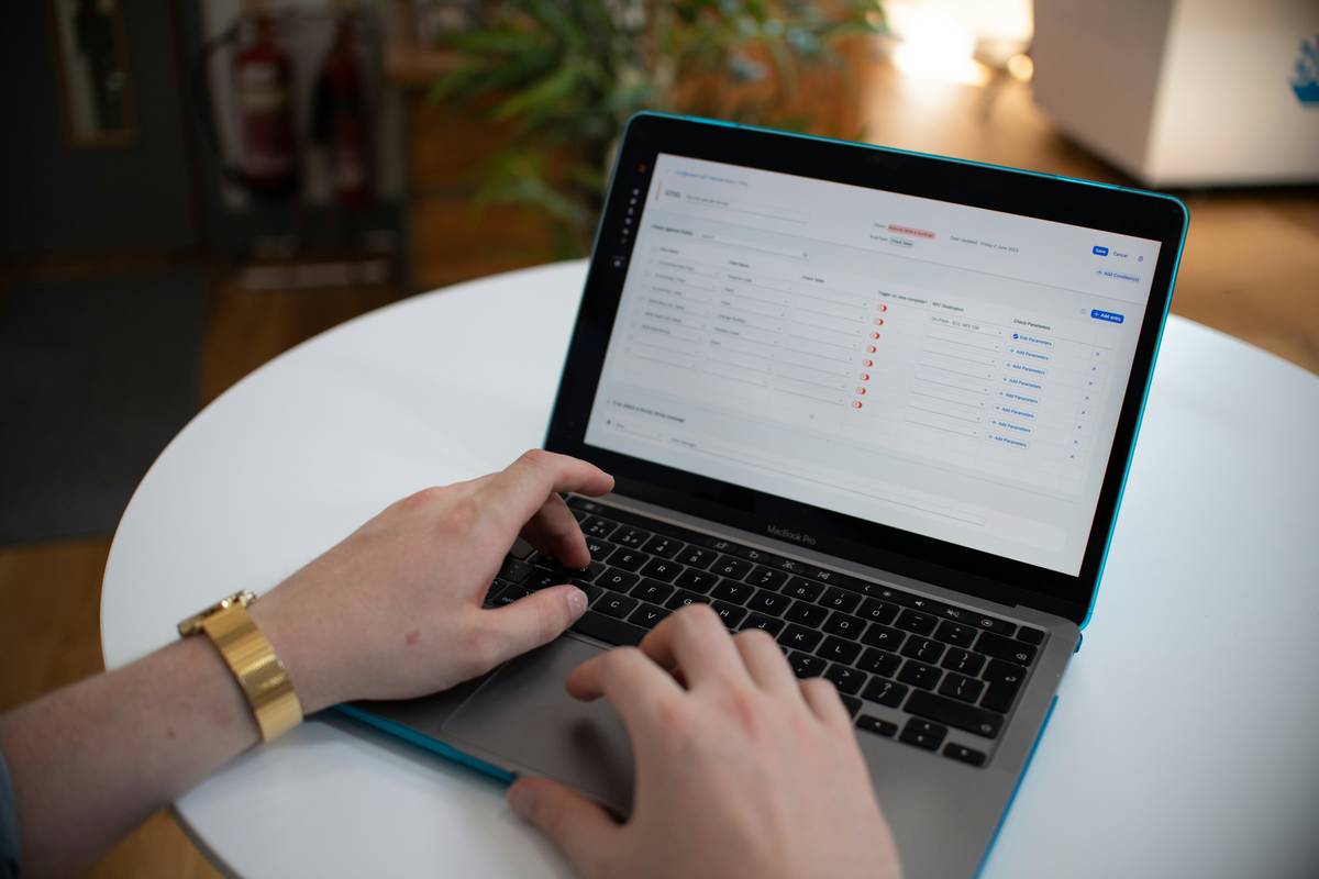 Comparison table showing three popular cloud archive services highlighting their key strengths and weaknesses